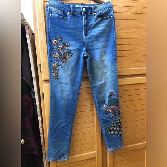DG2 by Diane Gilman Denim - Diane Gilman 2 Peacock embroidered jeans size 10T